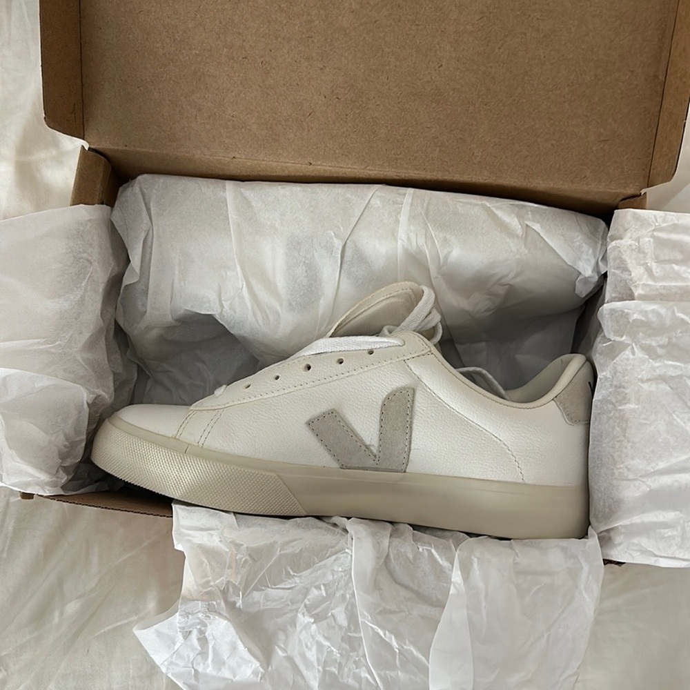 VEJAS - Campo Leather White Natural - New in Box!